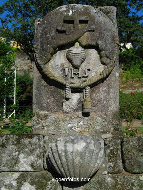 Paseo de los escudos del Museo-Pazo Qui�ones de Le�n (Vigo)
-  (Ver mapa). 