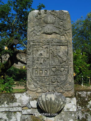 Paseo de los escudos del Museo-Pazo Qui�ones de Le�n (Vigo)
-  (Ver mapa). 