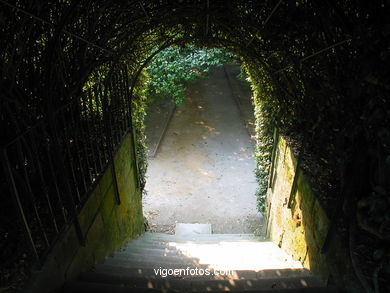 English garden
(Qui�ones de le�n)
. 