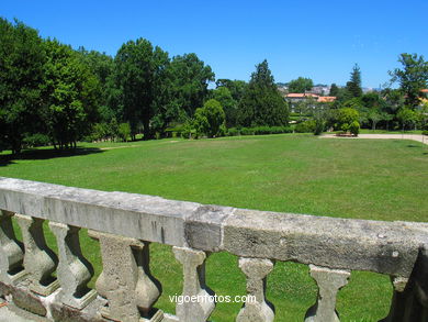 Others gardens
(Qui�ones de le�n)
. 