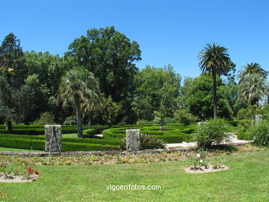Paseo de la Rosaleda  del Museo-Pazo Qui�ones de Le�n (Vigo). 