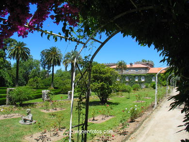 Paseo de la Rosaleda  del Museo-Pazo Qui�ones de Le�n (Vigo). 