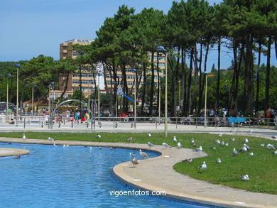 Piscinas de la playa de Samil (Vigo).