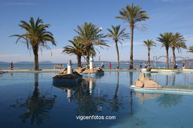 Piscinas de la playa de Samil (Vigo).