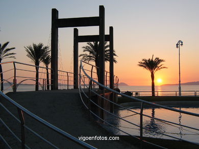 Puesta de sol en la playa de Samil (Vigo). 