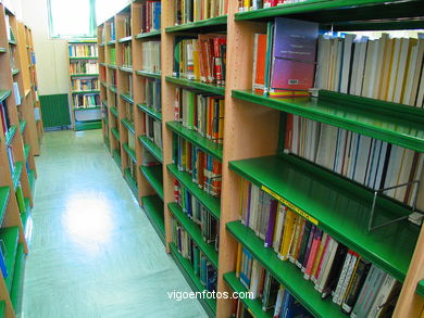 Estanter�as de libros de la biblioteca. 