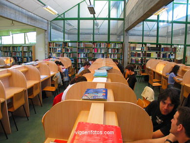 Interior de la biblioteca. 