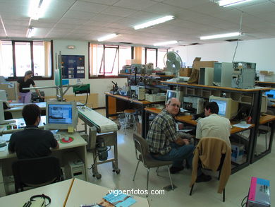 Estudiantes en el laboratorio. 