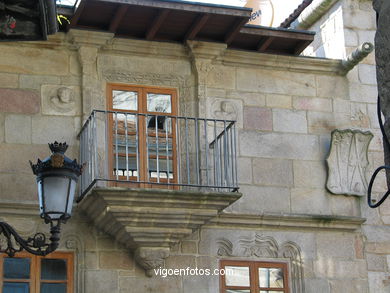 Casa de Pazos de Figueroa (siglo XVI) (PLAZA ALMEIDA)
- (Ver mapa).