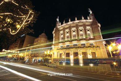 Teatro Garc�a Barb�n (Centro Cultural Caixanova)  - Antonio Palacios (1913) (CALLE POLICARPO SANZ)
-  (Ver mapa). 