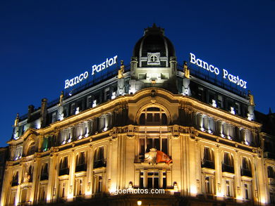 Edificio Banco de Vigo (Pastor)  - Manuel G�mez Rom�n (1923) (CALLE POLICARPO SANZ)
-  (Ver mapa). 