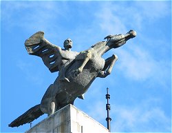 Escultura de Juan Jos� Oliveira