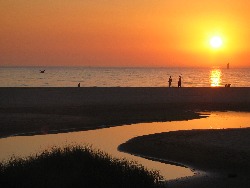 Puesta de Sol en la desembocadura del r�o Mui�os (Nigr�n)