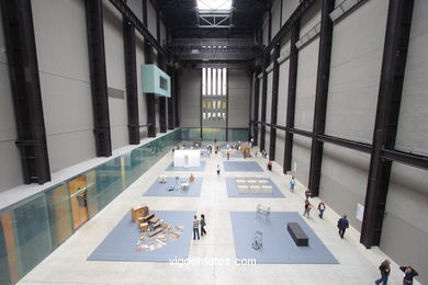 Museu de Arte Moderno (Tate Modern Museum) . 