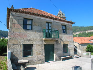 Iglesia de San Pedro de Domaio. 