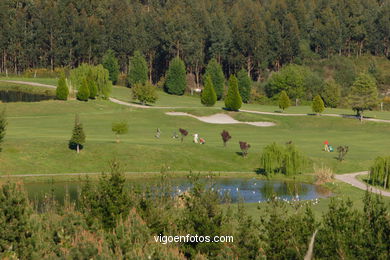 Campo de golf de Domaio (Moa�a). 