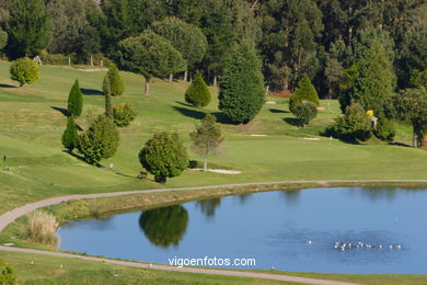 Campo de golf de Domaio (Moa�a). 