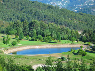 Campo de golf de Domaio (Moa�a). 