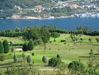 Campo de golf de Domaio (Moa�a). 