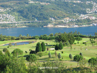 Campo de golf de Domaio (Moa�a). 
