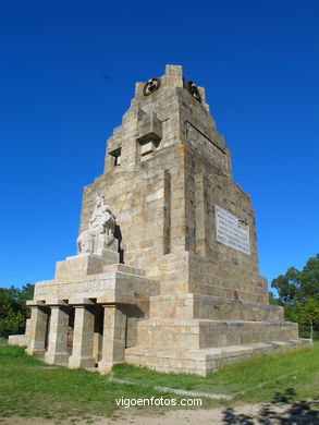 Monumento a la Marina Universal - Nigrán.