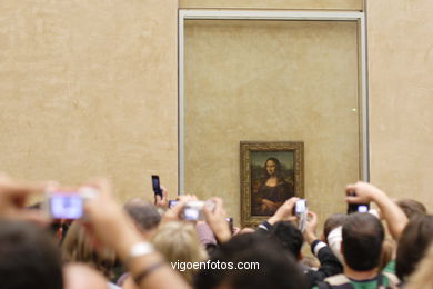 La Gioconda - Mona Lisa - Leonardo da Vinci - Paris - Museo Louvre (Interiores) - Mus�e du Louvre - Par�s - Viaje. Fotos e im�genes de Par�s.. 