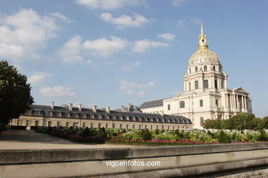 Invalides - The most notable tomb at Les Invalides is that of Napoleon Bonaparte (1769-1821) - Paris - Images and pics of travels and trips. France.