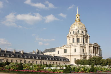 Invalides - The most notable tomb at Les Invalides is that of Napoleon Bonaparte (1769-1821) - Paris - Images and pics of travels and trips. France.