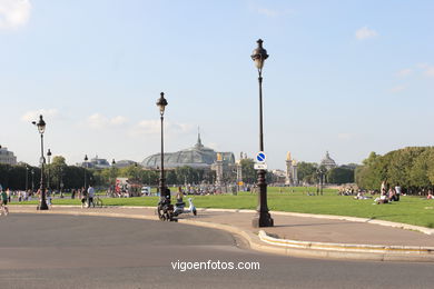Invalides - The most notable tomb at Les Invalides is that of Napoleon Bonaparte (1769-1821) - Paris - Images and pics of travels and trips. France.