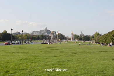 Invalides - The most notable tomb at Les Invalides is that of Napoleon Bonaparte (1769-1821) - Paris - Images and pics of travels and trips. France.