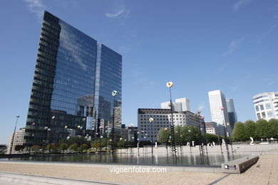 La D�fense. Par�s. El Centro de negocios m�s grande de Europa. Rascacielos y arquitectura contempor�nea - Par�s - Viaje. Fotos e im�genes de Par�s.. 