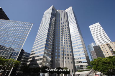 La Défense. Paris. The major business district for the city of Paris. Skyscrapers. Contemporary architecture - Paris - Images and pics of travels and trips. France.
