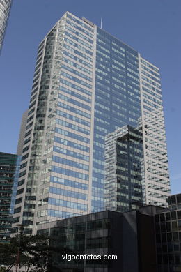 La D�fense. Paris. The major business district for the city of Paris. Skyscrapers. Contemporary architecture - Paris - Images and pics of travels and trips. France. 