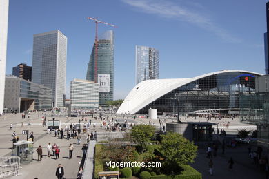 La Défense. París. El Centro de negocios más grande de Europa. Rascacielos y arquitectura contemporánea - París - Viaje. Fotos e imágenes de París..