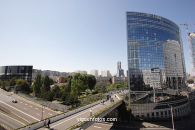 La D�fense. Par�s. El Centro de negocios m�s grande de Europa. Rascacielos y arquitectura contempor�nea - Par�s - Viaje. Fotos e im�genes de Par�s.. 