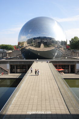 La Villete. Cité des Sciences et de l'Industrie. Porte de la Villete - Paris - Images and pics of travels and trips. France.