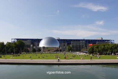 La Villete. Ciudad de las Ciencias y la Industria. Cité des Sciences et de l'Industrie. Porte de la Villete - París - Viaje. Fotos e imágenes de París..
