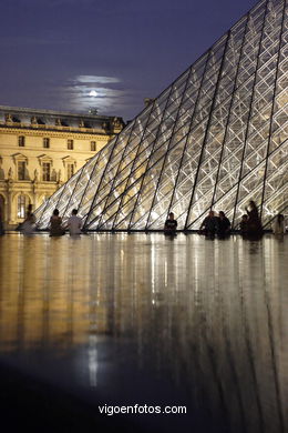 Louvre Museum - Mus�e du Louvre - Paris - Images and pics of travels and trips.. 