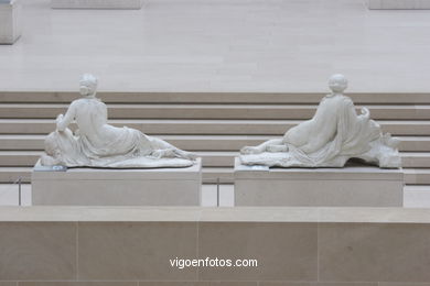 Louvre Museum Galleries - Musée du Louvre - Paris - Images and pics of travels and trips..