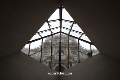 Louvre Museum Galleries (Photos).