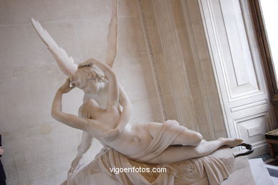 Louvre Museum Galleries (Photos).