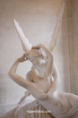 Louvre Museum Galleries (Photos). 