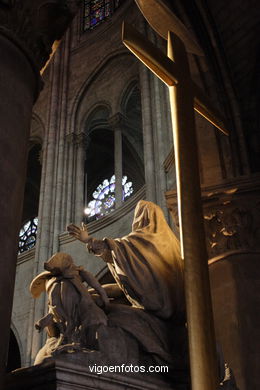 Catedral de Notre Dame - La Cit� - Par�s - G�rgolas - Paris - Viaje. Fotos e im�genes de Par�s.. 