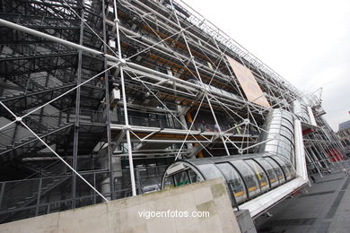 Centre Georges Pompidou  - Paris - Architects: Renzo Piano, Richard Rogers y Gianfranco Franchini - Paris - Images and pics of travels and trips.. 