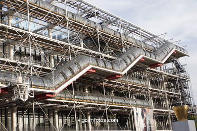 Centre Georges Pompidou  - Paris - Architects: Renzo Piano, Richard Rogers y Gianfranco Franchini - Paris - Images and pics of travels and trips.. 