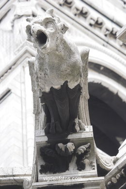 Gargoyles of Sacré Coeur - Basilique du Sacré-Coeur - Montmartre - Paris - Images and pics of travels and trips. France.