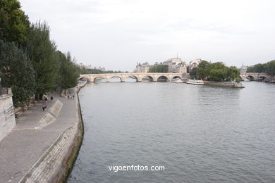 River Seine (Paris - France). Seine tours -Paris - Images and pics of travels and trips. France. 
