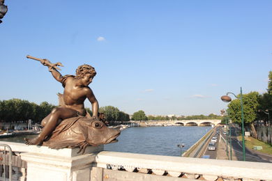 River Seine (Paris - France). Seine tours -Paris - Images and pics of travels and trips. France. 