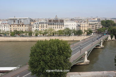 River Seine (Paris - France). Seine tours -Paris - Images and pics of travels and trips. France. 