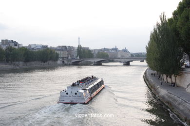River Seine Cruise (Paris - France). Seine tours - Paris - Images and pics of travels and trips. France.